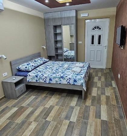 Ekonomic Apartmani Golubovci المظهر الخارجي الصورة