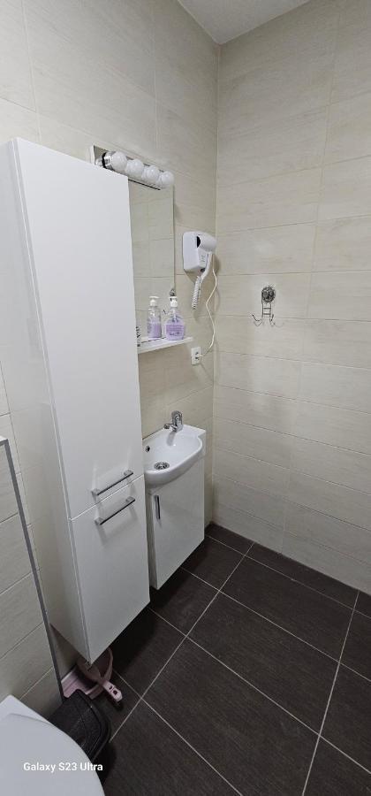 Ekonomic Apartmani Golubovci المظهر الخارجي الصورة