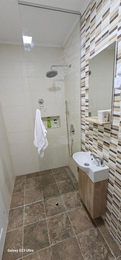 Ekonomic Apartmani Golubovci المظهر الخارجي الصورة