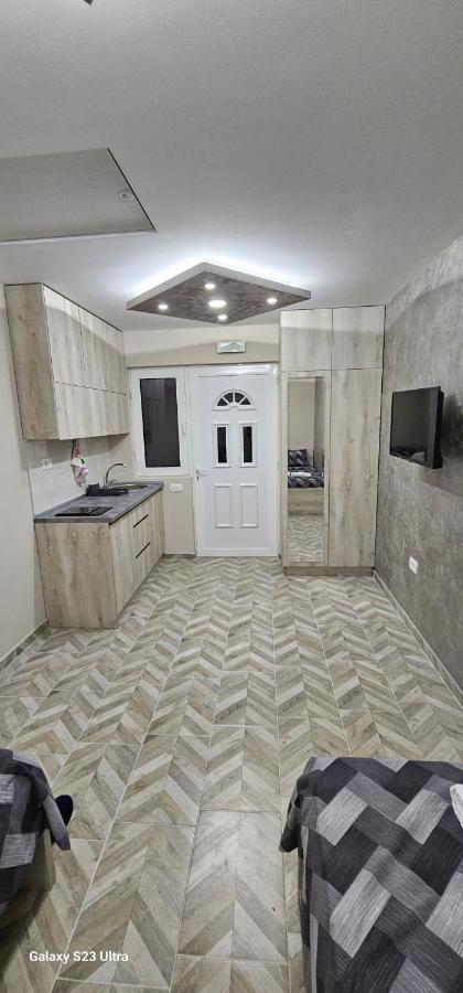 Ekonomic Apartmani Golubovci المظهر الخارجي الصورة